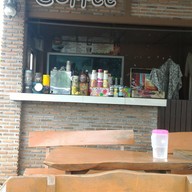 หน้าร้าน ครัวสุนทรี ข้าวแกงไทย(ทางเข้าหมู่บ้านมัณฑณา)