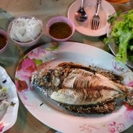 เมนูของร้าน แม่แหม่ม เมี่ยงปลาเผา