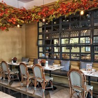 หน้าร้าน September all day cafe Chic Republic Bangna