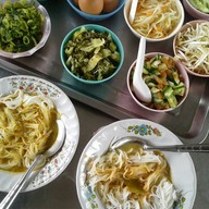 ขนมจีน 10 บาท ซ.พะเนียง