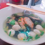 ก๋วยเตี๋ยวสุขศาลาท่าม่วง