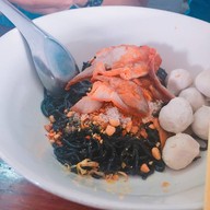 ก๋วยเตี๋ยวสุขศาลาท่าม่วง