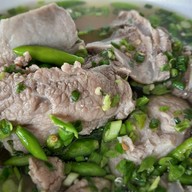 ก๋วยเตี๋ยวหมูตำลึง นายเอก ร่มเกล้า