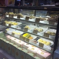 หน้าร้าน April’s Bakery ฟิวเจอร์พาร์ครังสิต