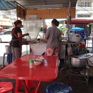 บรรยากาศ ข้าวมันไก่ใบเตย ขาหมูรสเด็ด