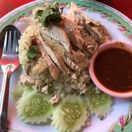 เมนูของร้าน ข้าวมันไก่ใบเตย ขาหมูรสเด็ด