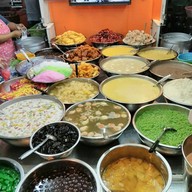 เมนูของร้าน ป้ายาขนมหวาน ข้างห้องสมุด