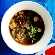 ก๋วยเตี๋ยวหมูตุ๋นป้าแต๋ว