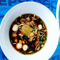 ก๋วยเตี๋ยวหมูตุ๋นป้าแต๋ว