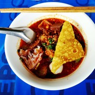 ก๋วยเตี๋ยวหมูตุ๋นป้าแต๋ว