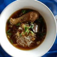 ก๋วยเตี๋ยวหมูตุ๋นป้าแต๋ว