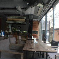 บรรยากาศ The Wave Cafe
