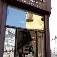 หน้าร้าน Café Labath