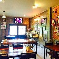 บรรยากาศ Pilot Por's Gallery Coffee & Resterant