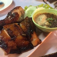 แซ่บนัว คุณตุ๊ ส้มตำอุบลฯ ตลาดเมืองทอง(ติดร้านข้าวต้มซุ่ยฮ้อ)