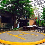 บรรยากาศ Pilot Por's Gallery Coffee & Resterant