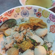 ก๋วยเตี๋ยวลูกชิ้นปลา ปากซอยสะพานเตี้ย