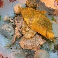ก๋วยเตี๋ยวลูกชิ้นปลา ปากซอยสะพานเตี้ย