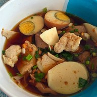 ก๋วยจั๊บชักธง