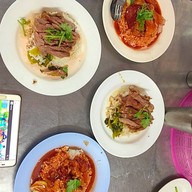 ข้าวหมูแดงนครปฐม ( นาเกลือ )