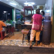 หน้าร้าน ลูกชิ้นปลาลือชา