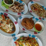 อ้อ อาหารอีสาน อ้อ อาหารอีสาน หน้าโรงเรียนโพธา