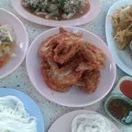 อ้อ อาหารอีสาน อ้อ อาหารอีสาน หน้าโรงเรียนโพธา