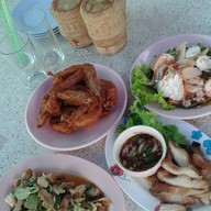 อ้อ อาหารอีสาน อ้อ อาหารอีสาน หน้าโรงเรียนโพธา