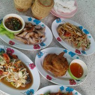 อ้อ อาหารอีสาน อ้อ อาหารอีสาน หน้าโรงเรียนโพธา