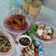 อ้อ อาหารอีสาน อ้อ อาหารอีสาน หน้าโรงเรียนโพธา