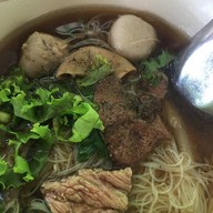 เมนูของร้าน ก๋วยเตี๋ยวดงมูลเหล็ก รสเด็ดปากน้ำโพ