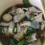 เมนูของร้าน ก๋วยเตี๋ยวดงมูลเหล็ก รสเด็ดปากน้ำโพ