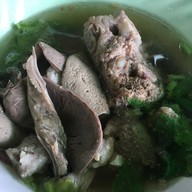 เกาเหลาเลือดหมูนายเจี๊ยบ