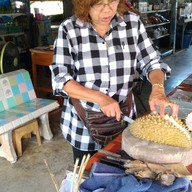 เจ้หมู ผลไม้ริมทาง กม.351