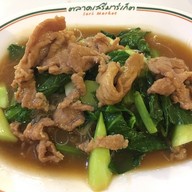 เมนูของร้าน ราดหน้าไฟแดง ครัวอัปสร เอกมัย เสรีมาร์เก็ต