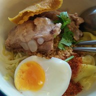 เมนูของร้าน ก๋วยเตี๋ยวไข่ต้มยำ 3 รส กาดมาลิน