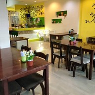 บรรยากาศ สลัดคุณนาย มาลินพลาซ่า