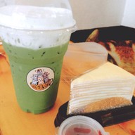 Hug Meow Cafe