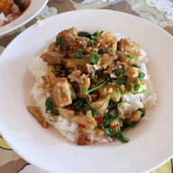 เมนูของร้าน ป้าจิ๋มหมูกรอบ