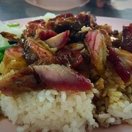 ข้าวหมูแดงชินกิจ เขต 8 ตลาดนัดยรรยง
