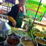บรรยากาศ แม่ตุ้ยก๋วยเตี๋ยวปากหม้อ ตลาดน้ำบางคล้า