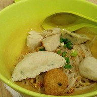 เจียงลูกชิ้นปลา Central ปิ่นเกล้า