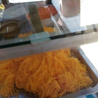 ขนมเบื้องหน้าวัดสันป่าข่อย