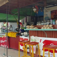 หน้าร้าน ขนมจีนป้าแขก