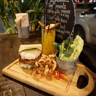 Mixology Chiangmai Bar & Burger