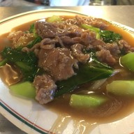 เมนูของร้าน ราดหน้าไฟแดง ครัวอัปสร เอกมัย เสรีมาร์เก็ต