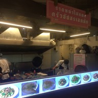 บรรยากาศ ราดหน้าไฟแดง ครัวอัปสร เอกมัย เสรีมาร์เก็ต
