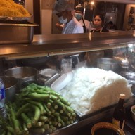 บรรยากาศ ราดหน้าไฟแดง ครัวอัปสร เอกมัย เสรีมาร์เก็ต