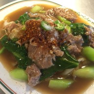 เมนูของร้าน ราดหน้าไฟแดง ครัวอัปสร เอกมัย เสรีมาร์เก็ต