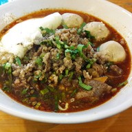 เมนูของร้าน ก๋วยเตี๋ยวต้มยำกระดูก "นายต้อง"